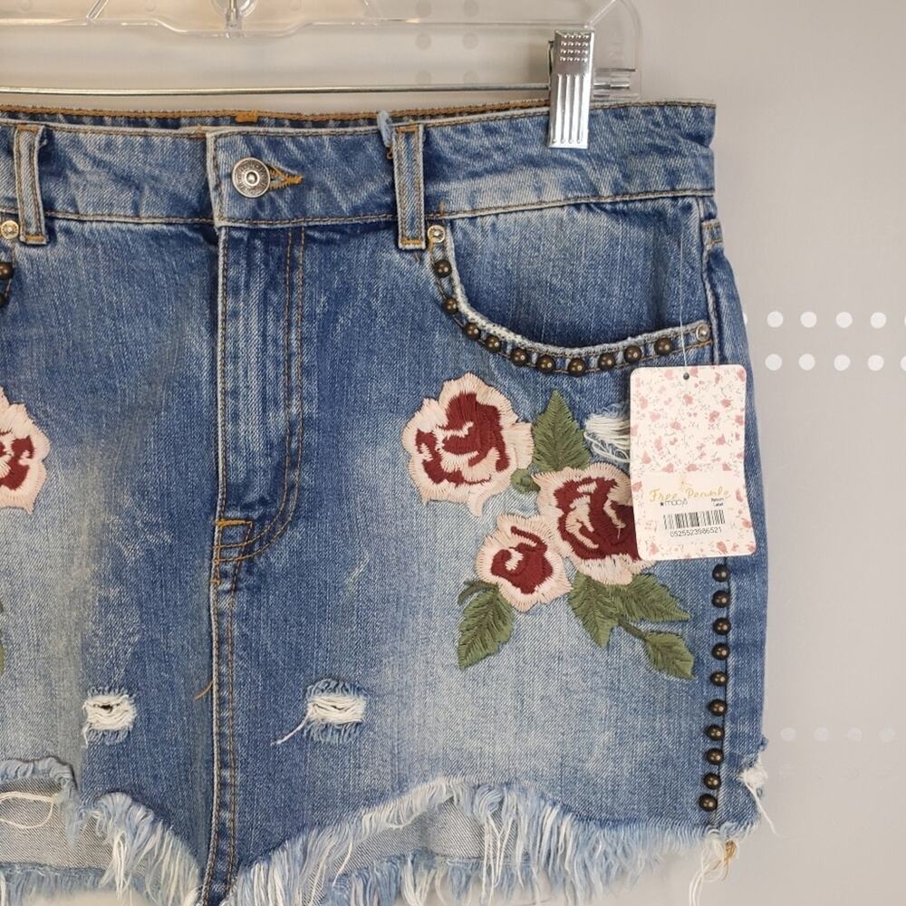 Free People Embroidered and Studded Denim Skirt SZ 30/SZ 10 - Picture 2 of 7